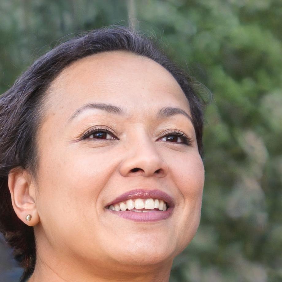 Elena Popescu - Specialist în planificare financiară